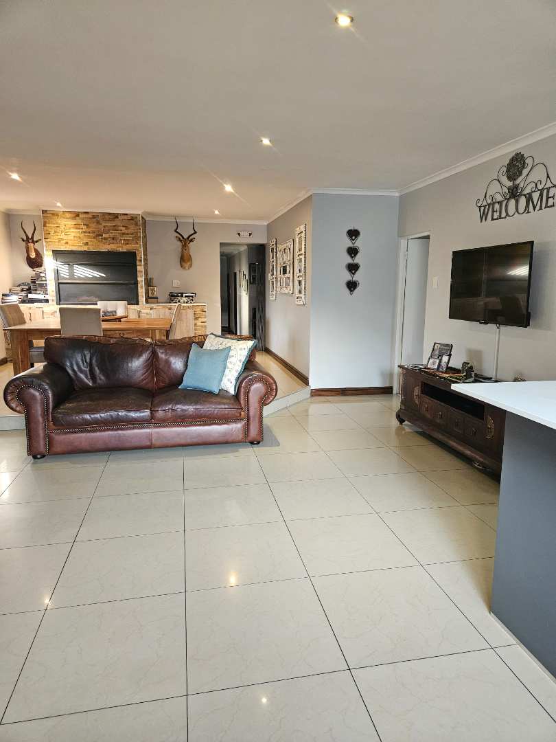 4 Bedroom Property for Sale in Kamma Heights Eastern Cape